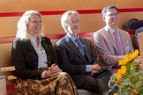 Sarah Schweizer, Staatssekretärin im Ministerium für Ländlichen Raum, Landwirtschaft und Heimat Baden-Württemberg, Rektor Prof. Dr. Christoph Schneider und FEI-Geschäftsführer Dr. Georg Munz (v. l.) bei der Vortragsveranstaltung am 10. September.