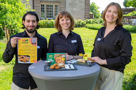 Das Siegerteam der HS Bremerhaven: Yusuf Toprak, Pauline Hoffmann und Franziska Diebel (v. l.)