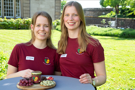 Entwickelt wurde die Produktidee von Christin Büsching und Katharina Schey (v. l.)